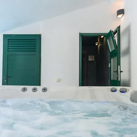 Holiday home Cozy In Kastel Luksic With Kitchen