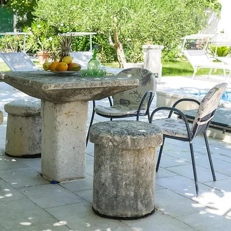 Cozy In Kastel Luksic With Kitchen Holiday home *