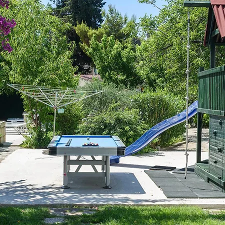 Holiday home Cozy In Kastel Luksic With Kitchen *