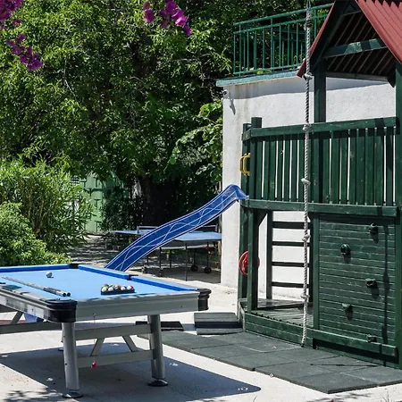 Cozy In Kastel Luksic With Kitchen Holiday home Kastela