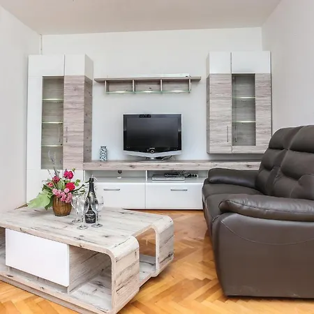 Semesterbostad Cozy In Kastel Luksic With Kitchen *
