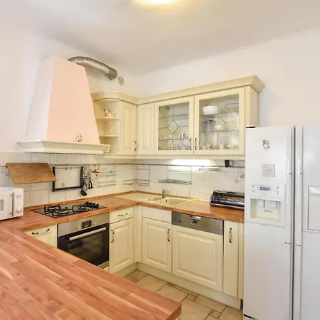 Cozy In Kastel Luksic With Kitchen