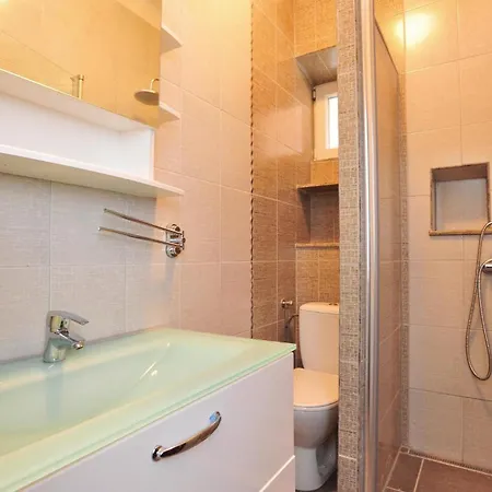 Cozy In Kastel Luksic With Kitchen Kastela