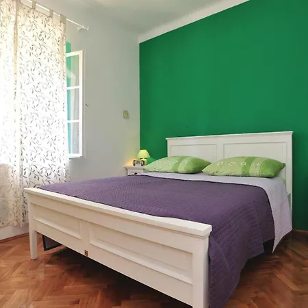 Cozy In Kastel Luksic With Kitchen Semesterbostad *