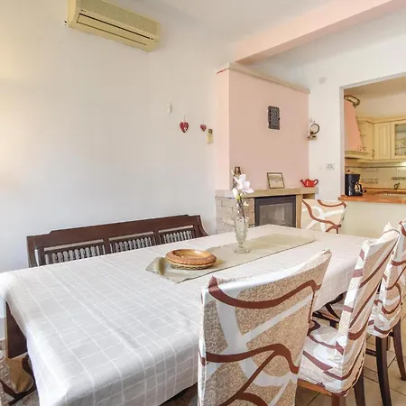 Cozy In Kastel Luksic With Kitchen * Kastela