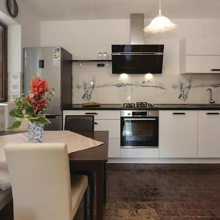 Cozy In Kastel Luksic With Kitchen Holiday home Kastela