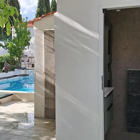 Cozy In Kastel Luksic With Kitchen بيت للعطل Kaštela